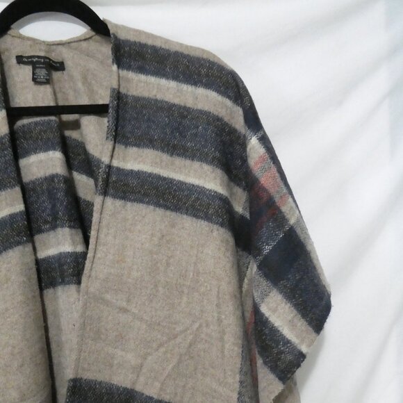 DO EVERYTHING IN LOVE | OS - one size | Plaid Fringed Poncho with Neutral Tones - Picture 5 of 16